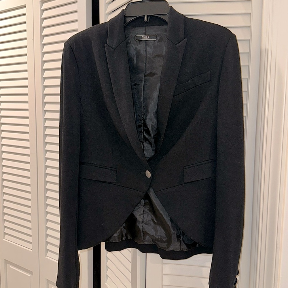 Suzy Shier black womens tuxedo style  blazer